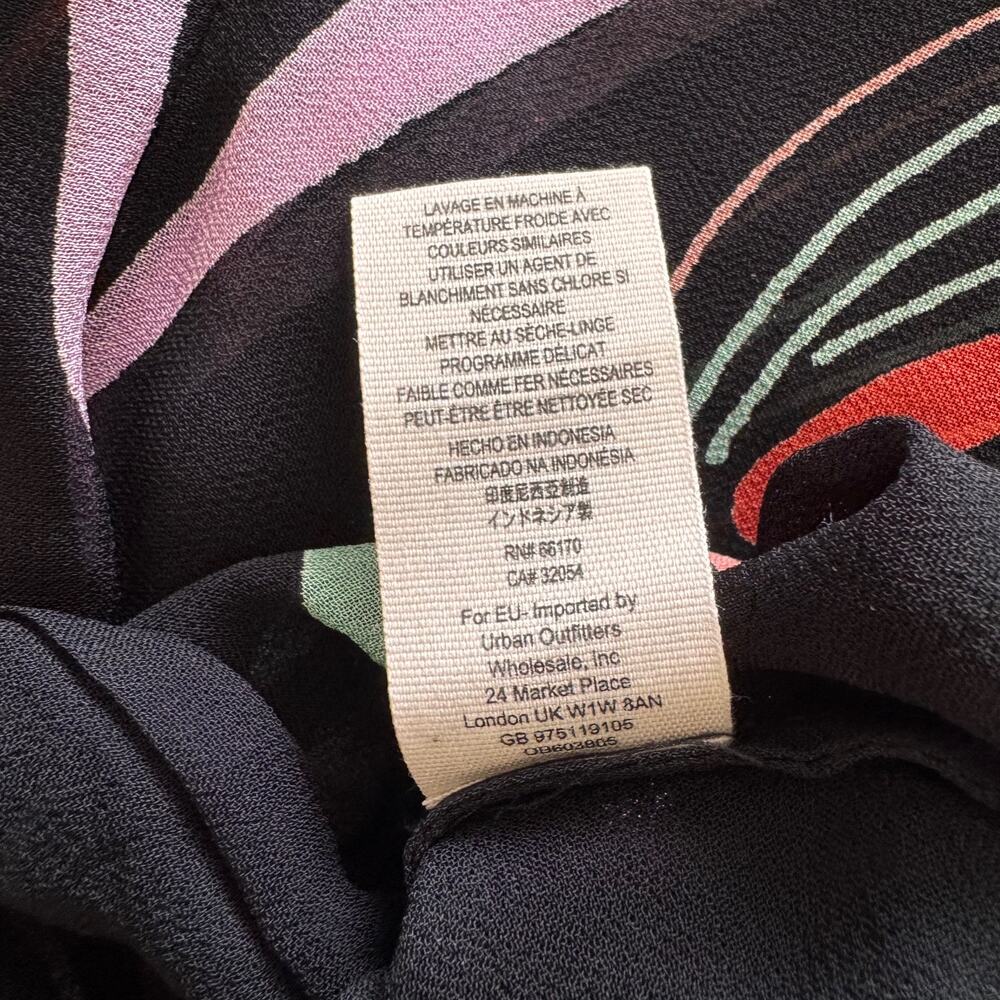 Free People - Size M Black Multi Art Deco Print Top Batwing Sleeve Elastic Hem - Picture 10 of 10